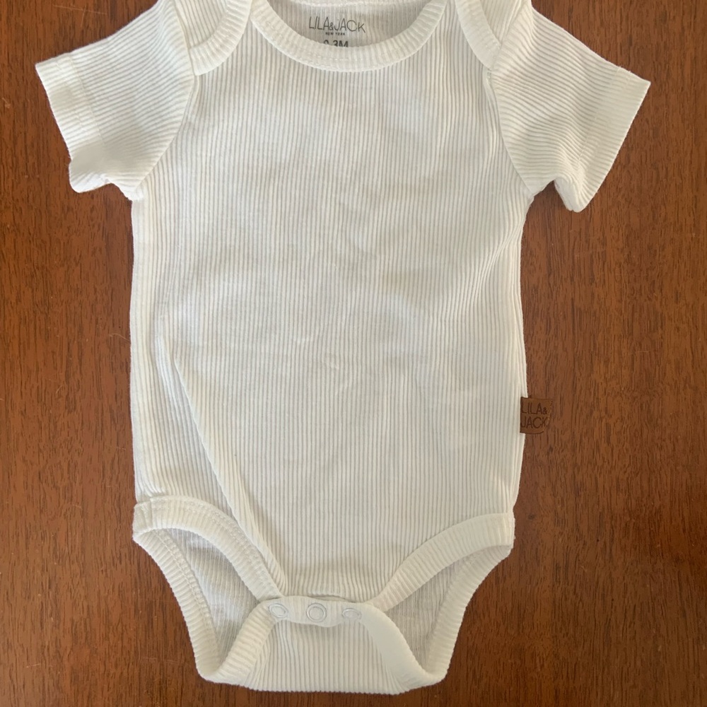 🍓3/$10 Lila + Jack White Ribbed Baby Onesie size 0-3m